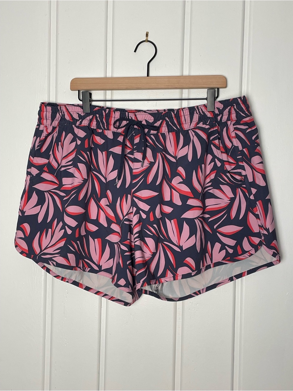 Columbia Bogata Bay Stretch Printed Shorts Navy Pink Tropical Floral Print XXL
